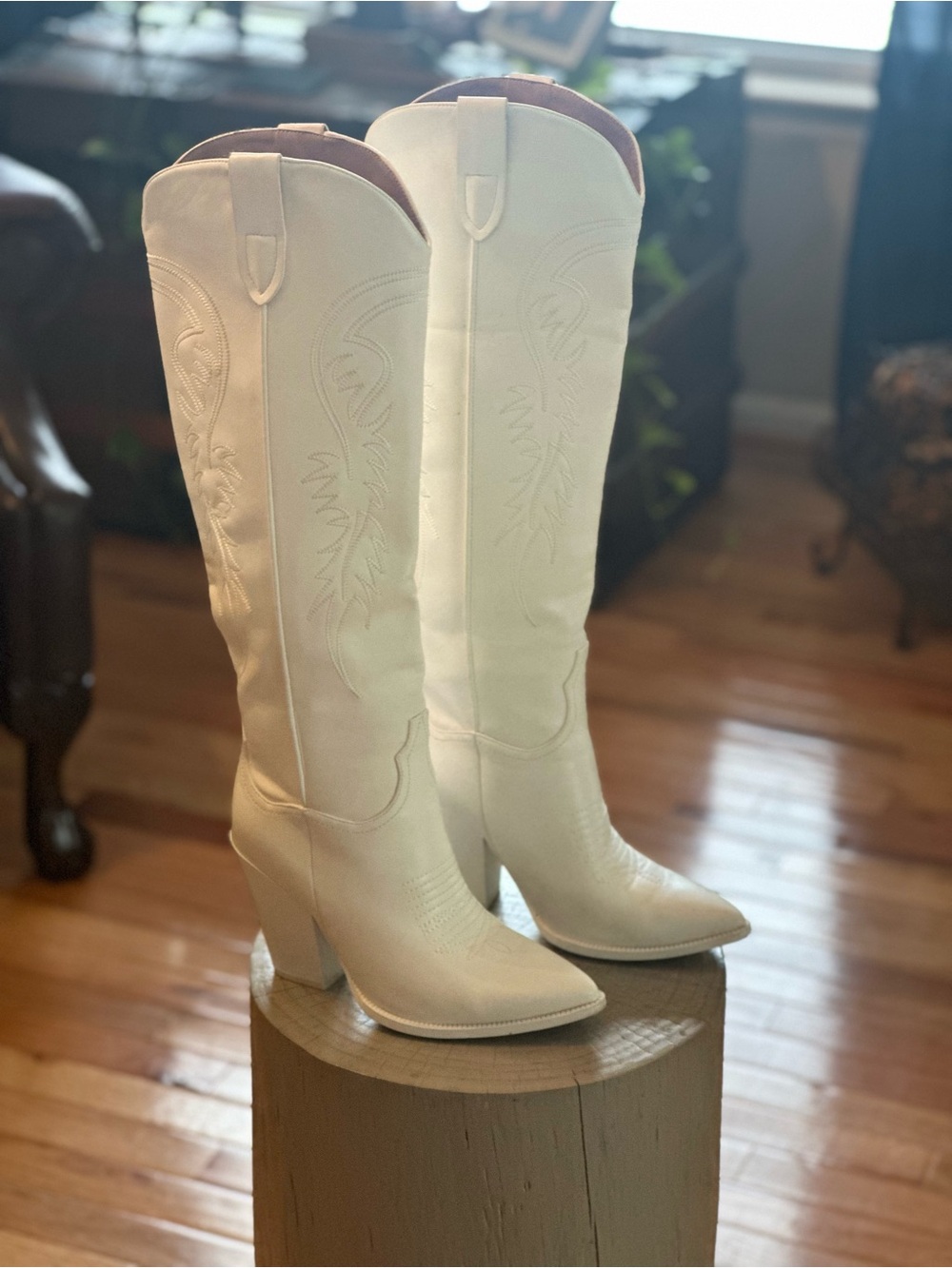 White Knee-High Western Block Heel Boots EUC